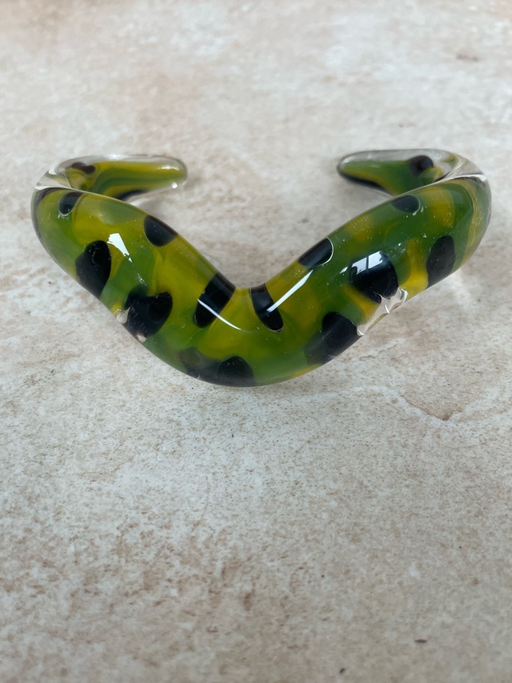 Vintage Retro green black snake design glass v shaped open bangle bracelet